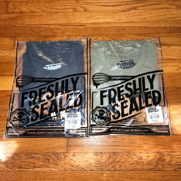 Johnny Cupcakes Men's Set of 2 XL T-shirts - Picture 1 of 4